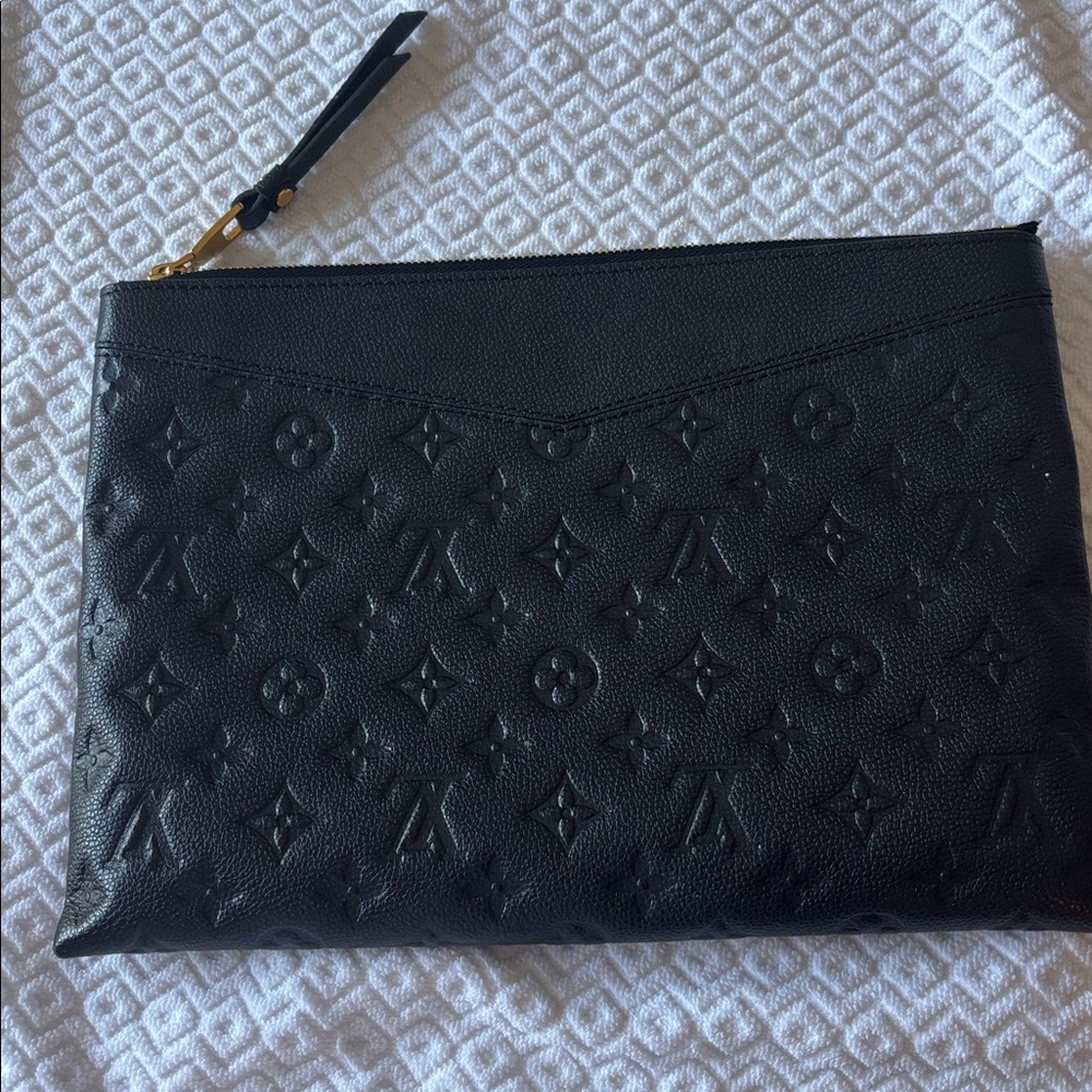 Louis Vuitton Black Monogram Pouch. It comes with its original dust bag. - Picture 3 of 4